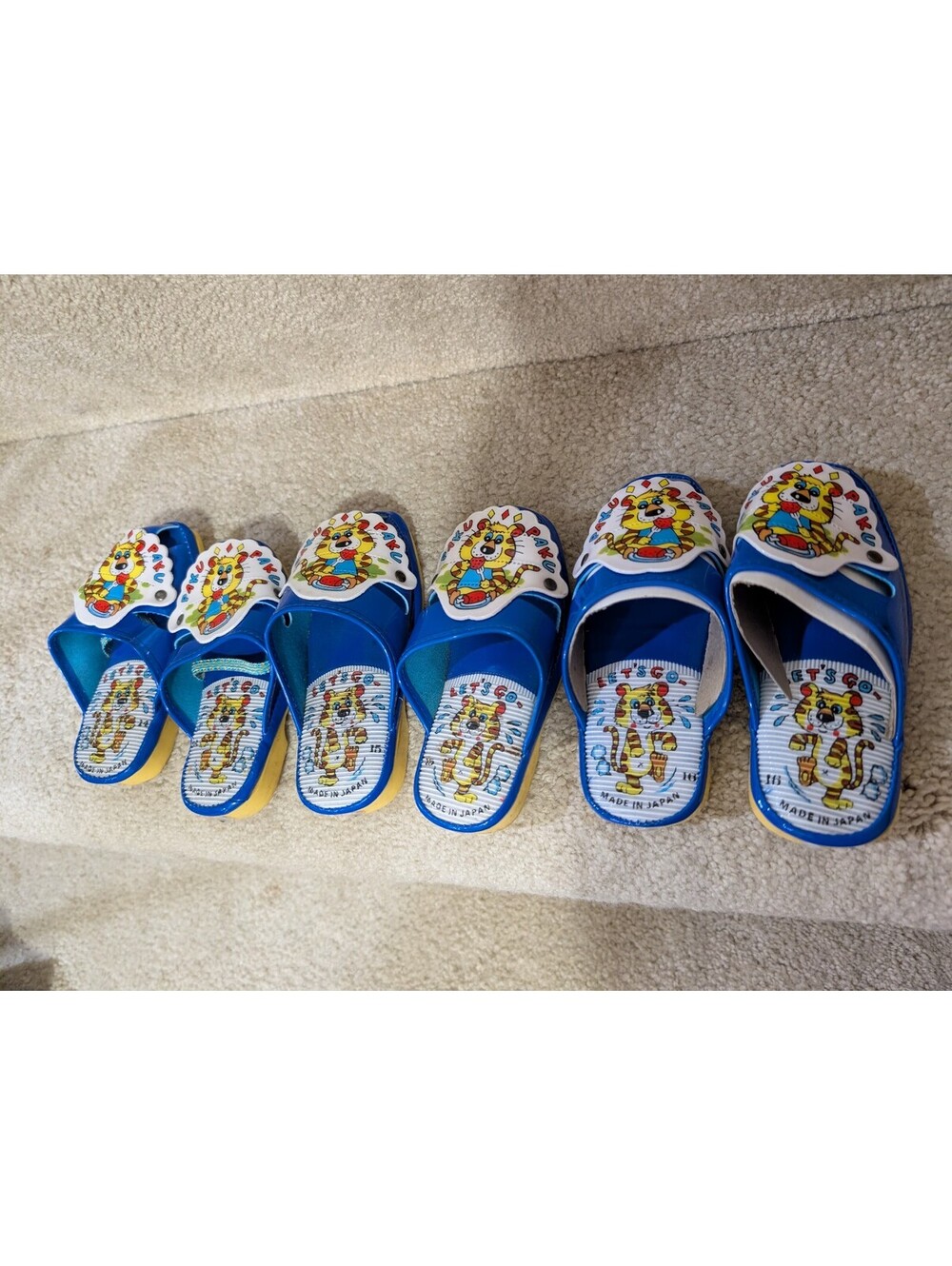 Vintage Qちゃん Blue and Yellow Kids Slide Sandals with Cartoon Tiger Design